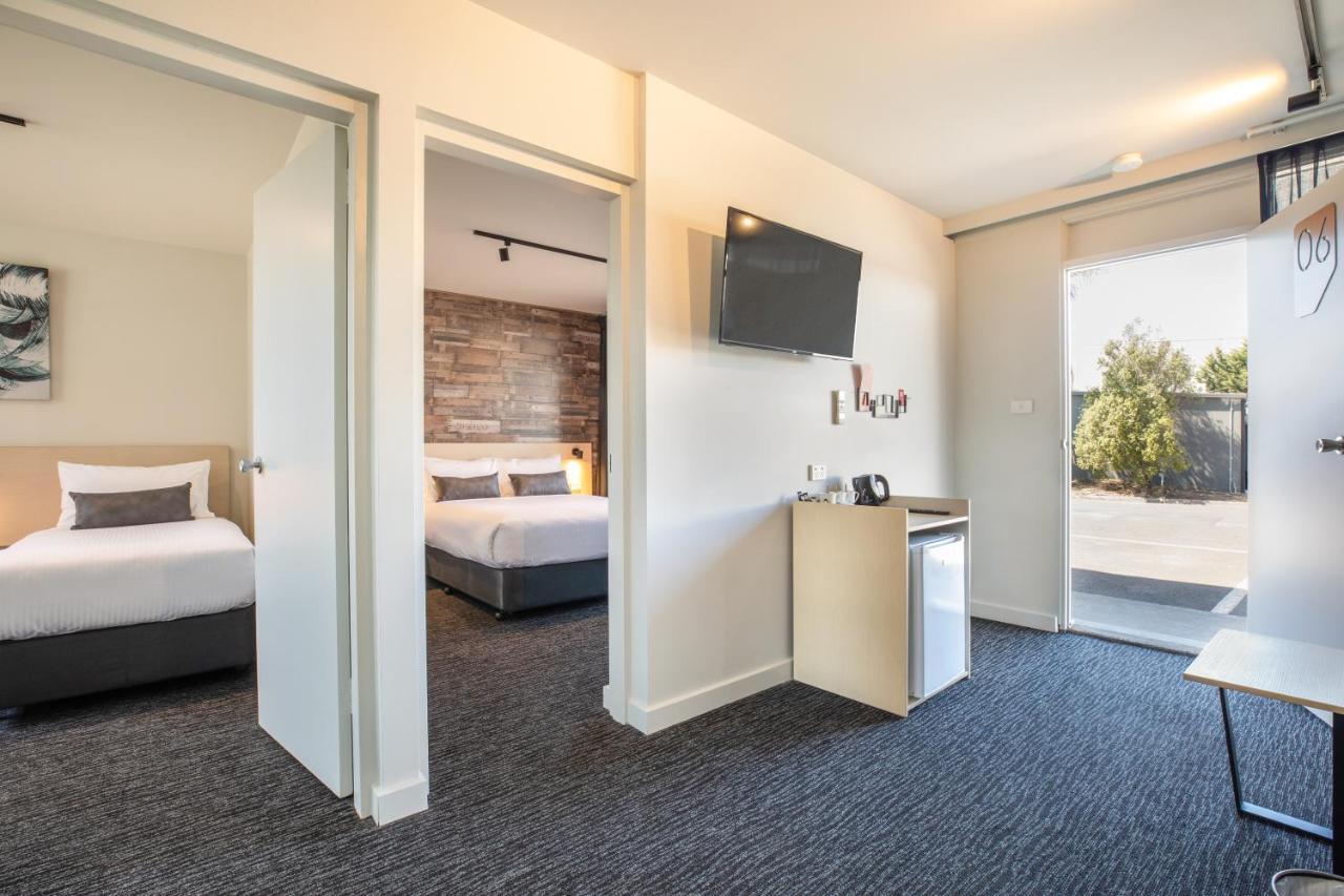 Nightcap At Westside Hotel Laverton Extérieur photo