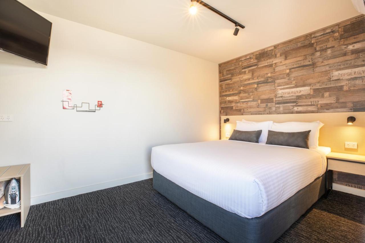 Nightcap At Westside Hotel Laverton Extérieur photo